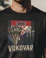 Majica Vukovar s dizajnom hrvatskog grba i križeva – prednja strana